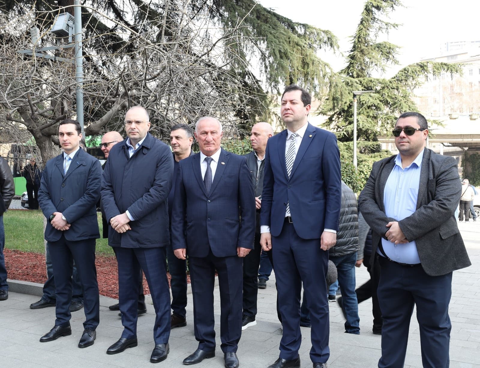 Frontnews image description