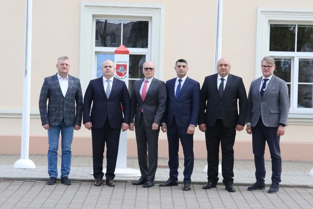 Frontnews image description