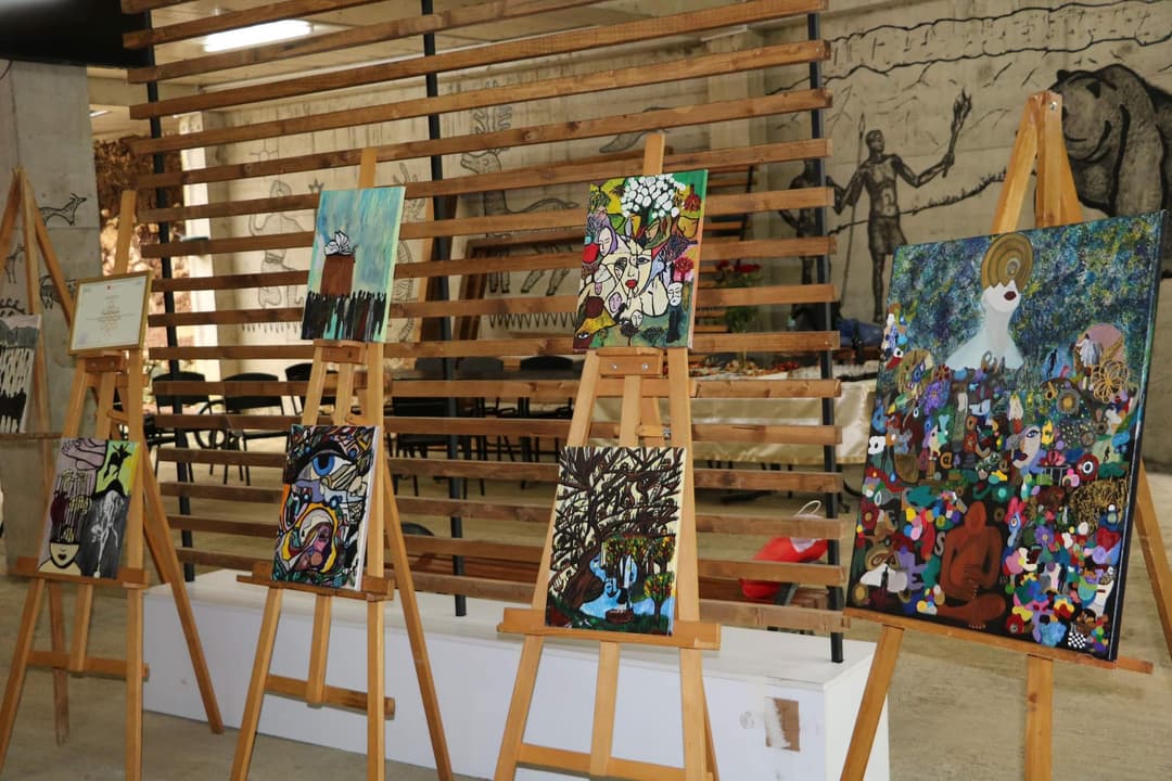 წყალტუბოში “თეთრა მღვიმის” ტერიტორიაზე თვითნასწავლი მხატვრის თეა სილაგაძის პერსონალური გამოფენა მოეწყო