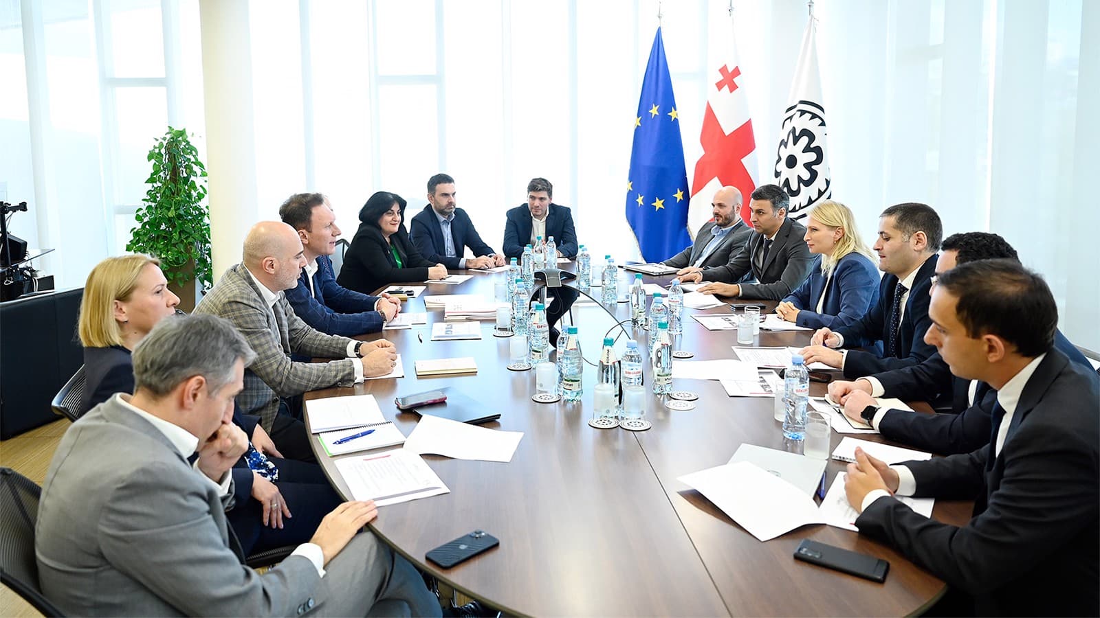 Frontnews image description