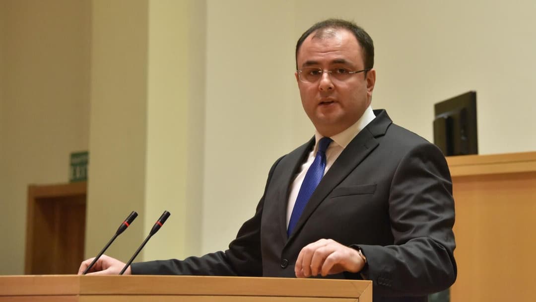 Justice Minister announces simplified travel procedures, new extradition deal with US