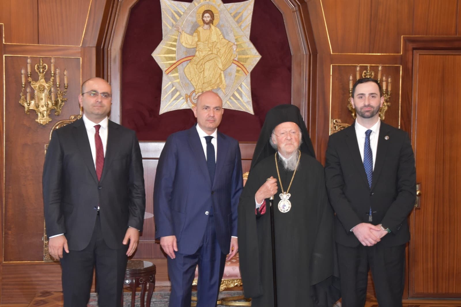 Frontnews image description