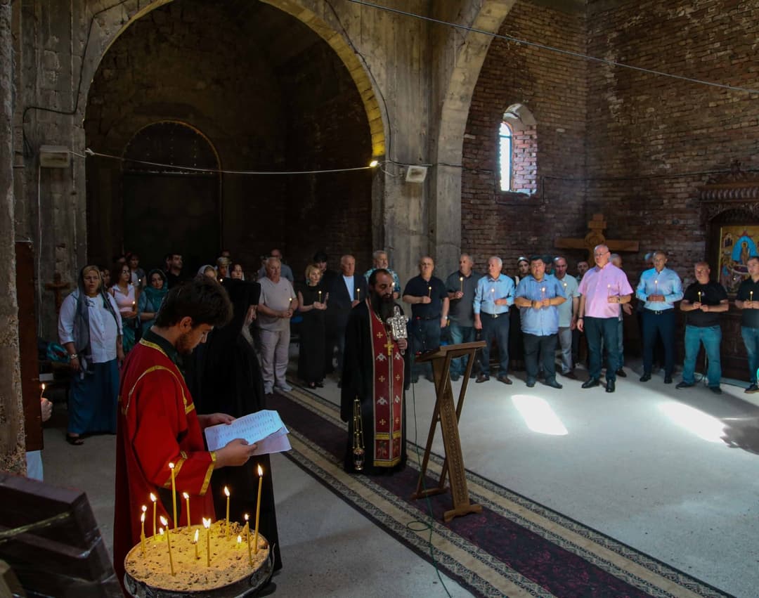 აფხაზეთის მთავრობის წარმომადგენლებმა კამანის ტრაგედიის დროს დაღუპულთა ხსოვნას პატივი მიაგეს