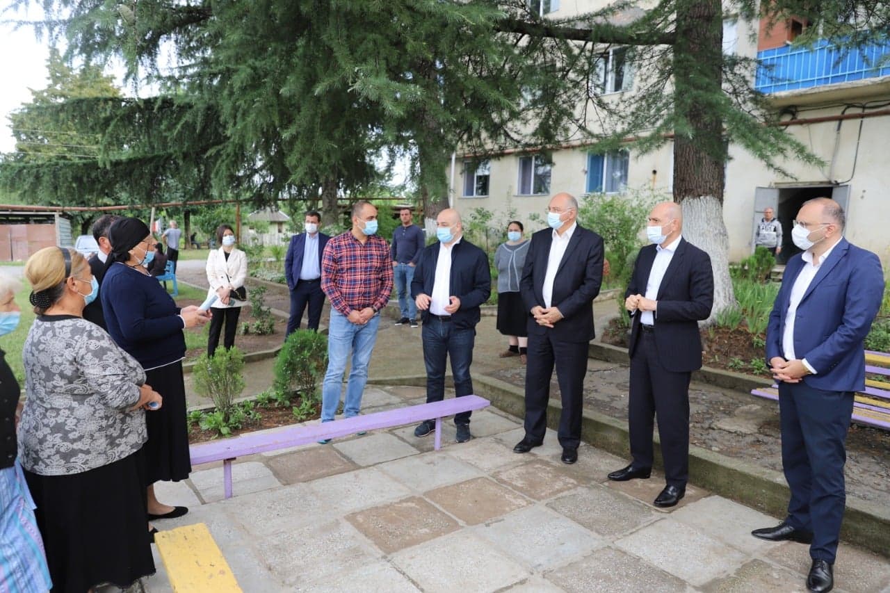 Frontnews image description