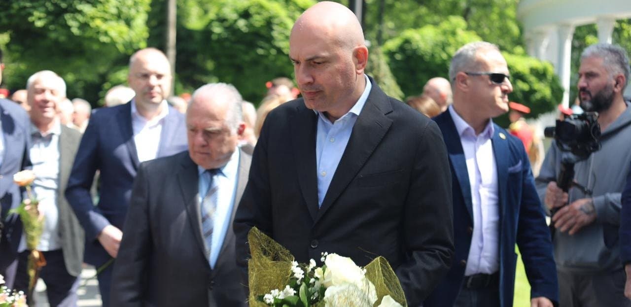 Frontnews image description