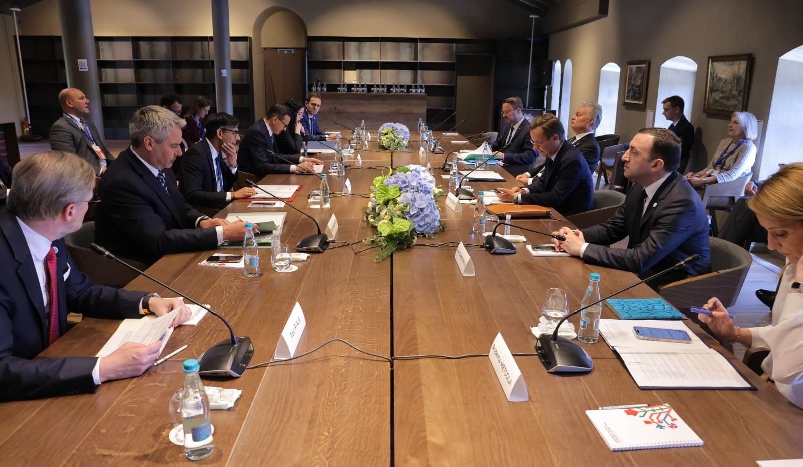 Frontnews image description