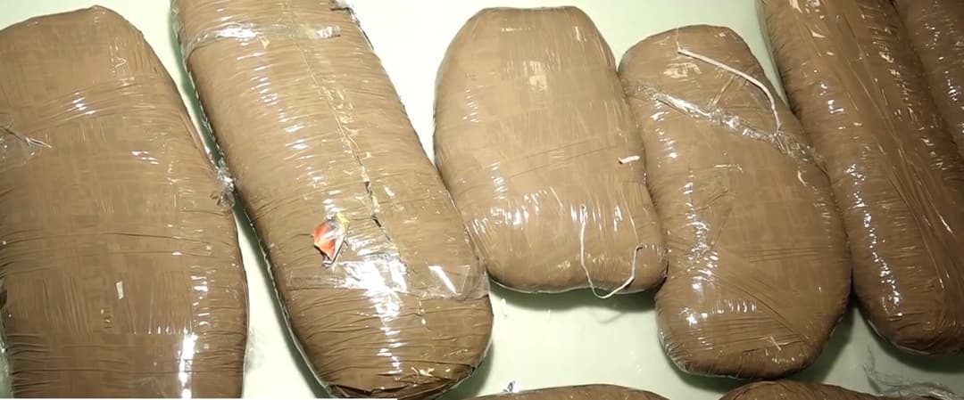 თბილისის აეროპორტში 12 კილოგრამამდე მარიხუანა ამოიღეს – დაკავებულია უცხო ქვეყნის მოქალაქე