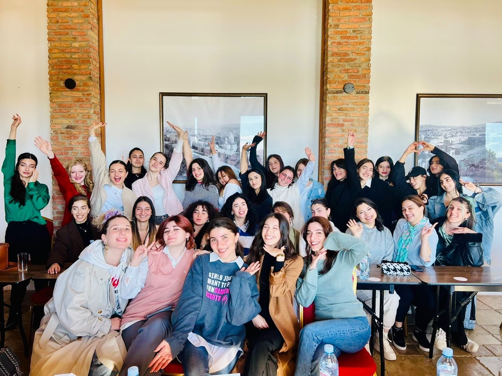 Frontnews image description