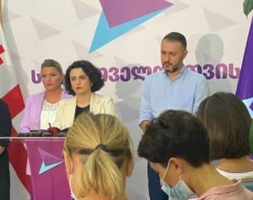 პარტია “საქართველოსთვის“ წევრი ლევან თათოშვილი მისი ოჯახის წევრებზე განხორციელებულ ზეწოლაზე საუბრობს