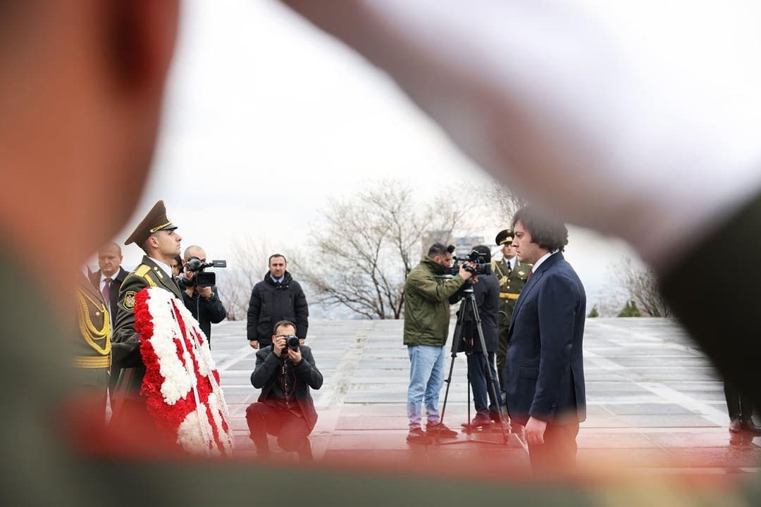 ირაკლი კობახიძემ 1915 წელს დაღუპულ სომეხთა ხსოვნისადმი მიძღვნილი მემორიალი გვირგვინით შეამკო