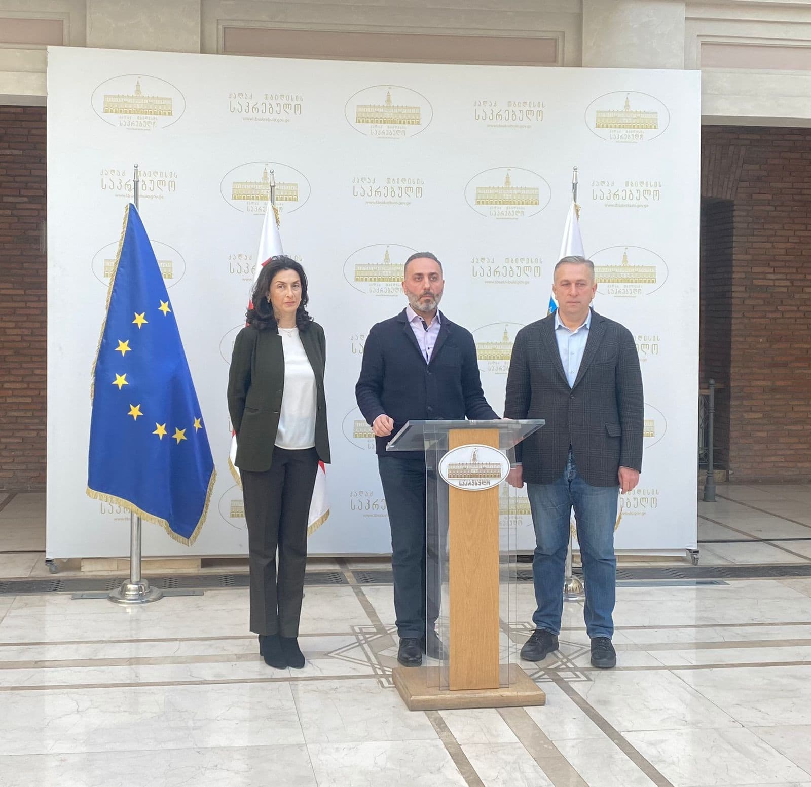 Frontnews image description