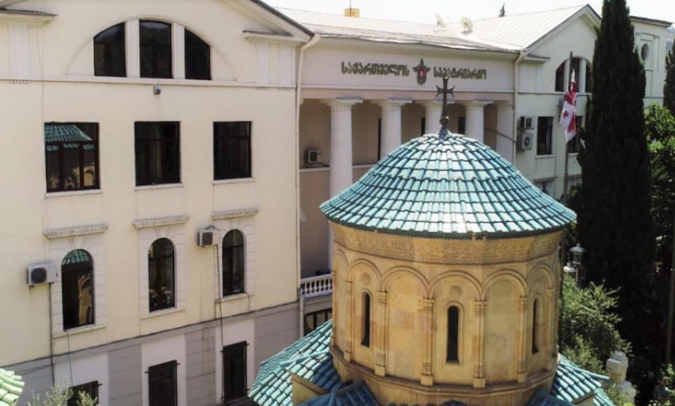 “მოგმართავთ ყველას და გთხოვთ, იყოთ კორექტულნი როგორც ერთმანეთთან მიმართებაში, ისე აღნიშნულ საკითხთან დაკავშირებით”