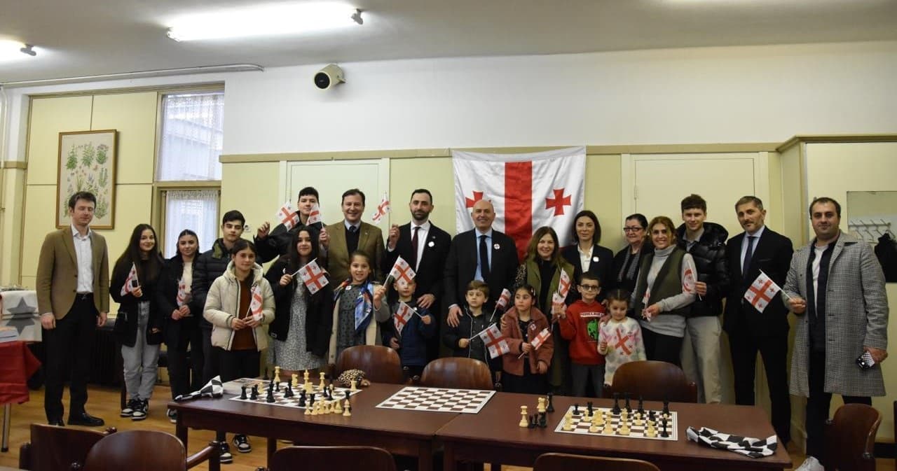 Frontnews image description