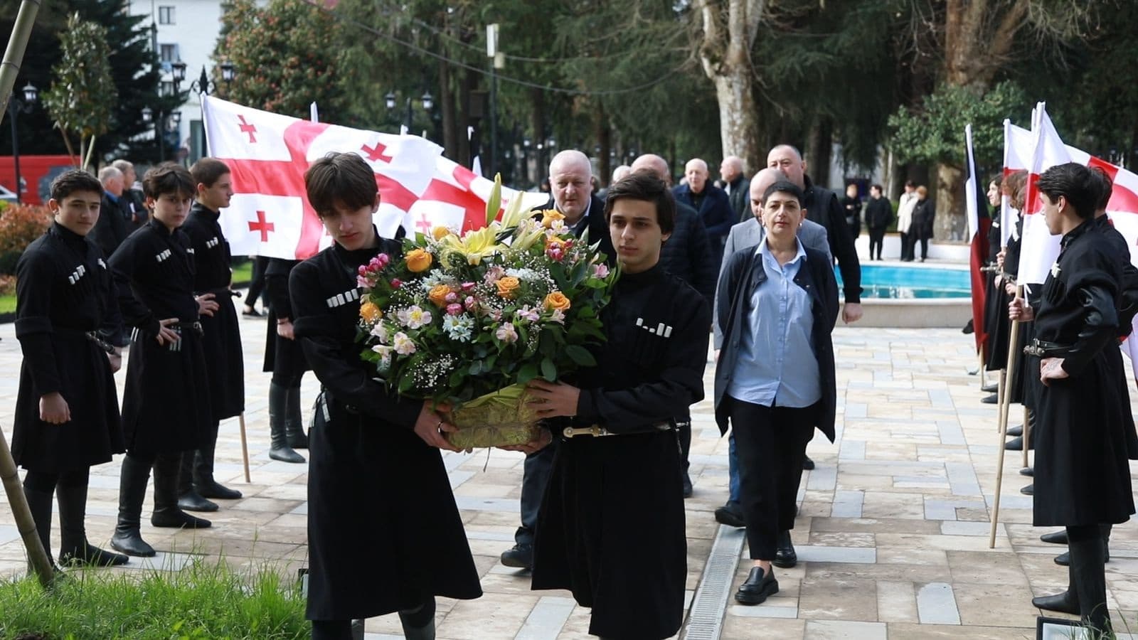 Frontnews image description