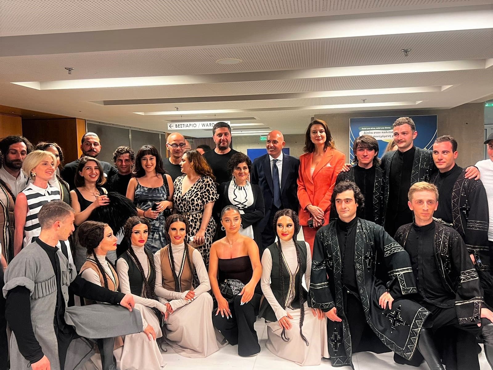 Frontnews image description