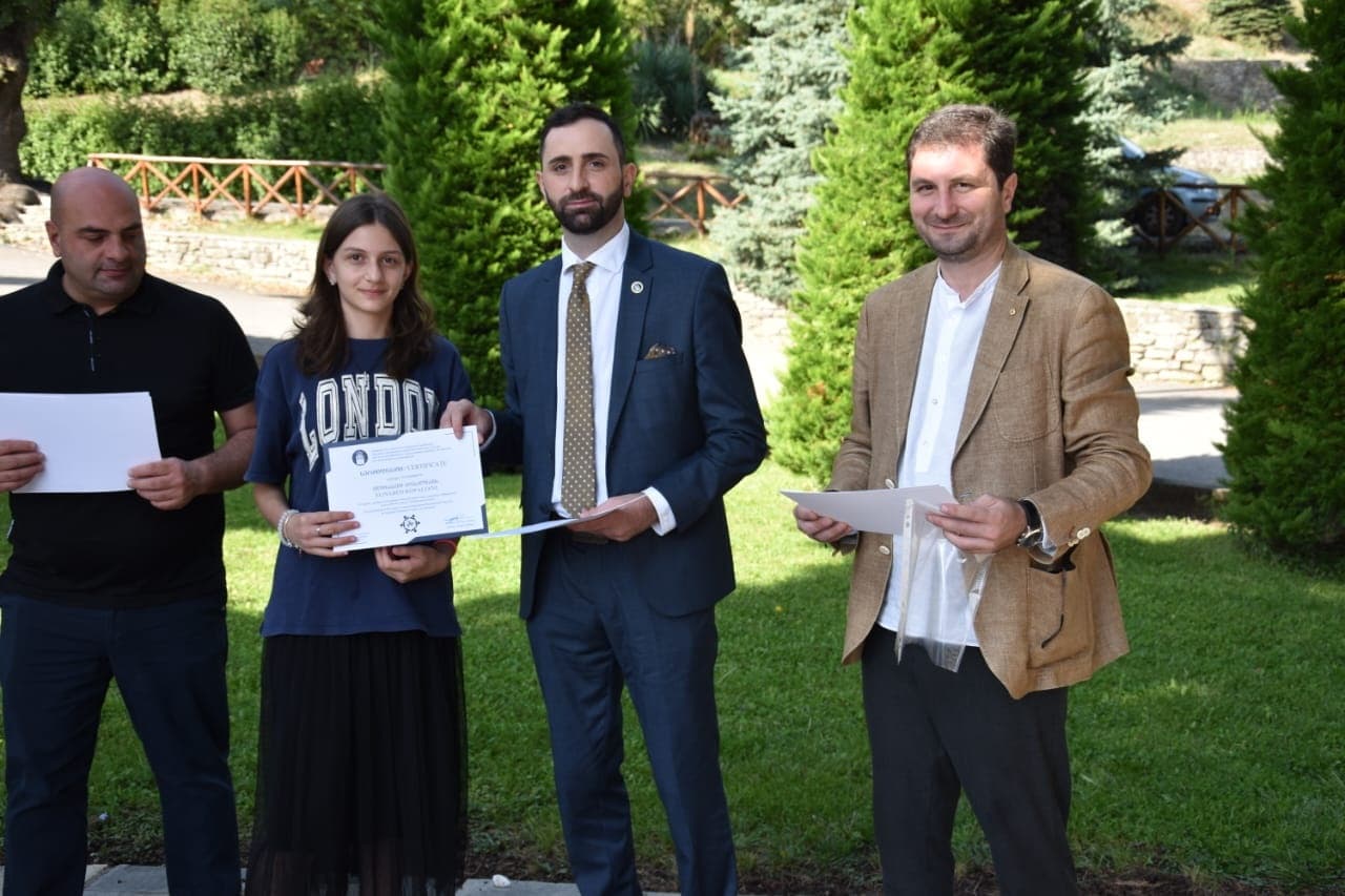 Frontnews image description