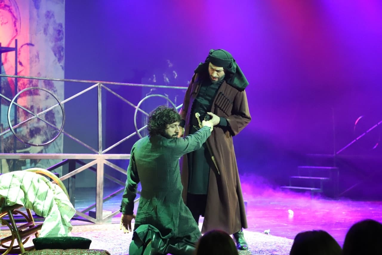 Frontnews image description