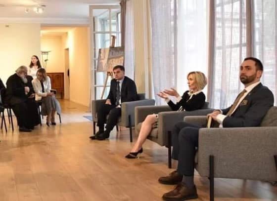 Frontnews image description