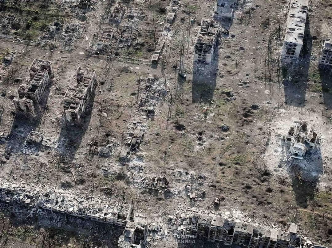 “ჯოჯოხეთი დედამიწაზე” – როგორ გამოიყურება რუსების მიერ განადგურებული ჩასივ-იარის ერთ-ერთი მიკრორაიონი