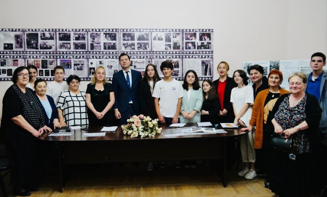 დავით ფაცაცია აჭარაში მცხოვრებ აფხაზეთიდან დევნილ ახალგაზრდებს შეხვდა