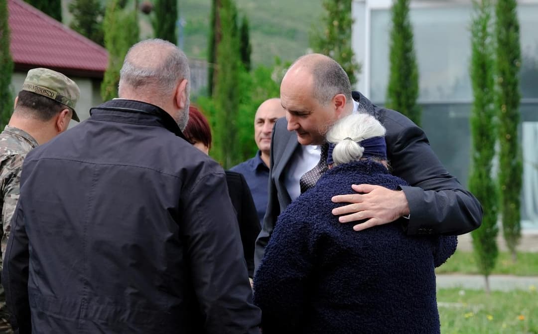 თავდაცვის მინისტრმა აფხაზეთის ომში დაღუპული გმირების ხსოვნას პატივი მიაგო