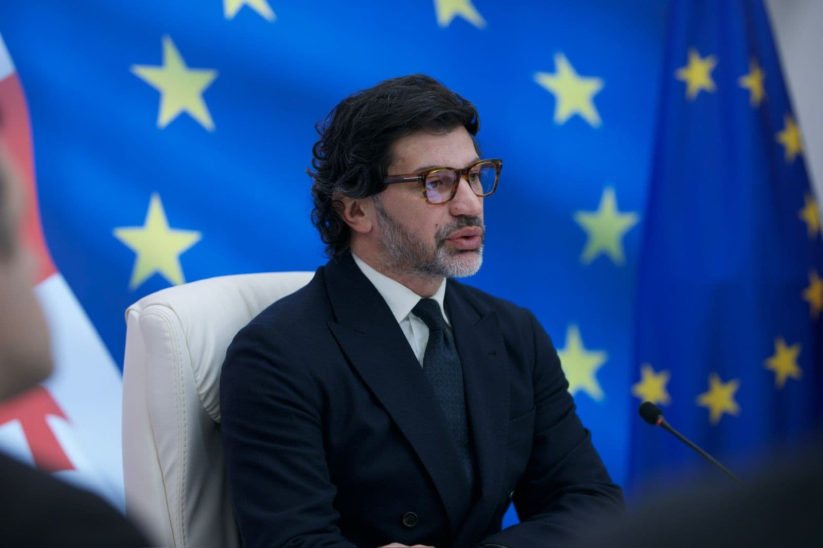 Frontnews image description