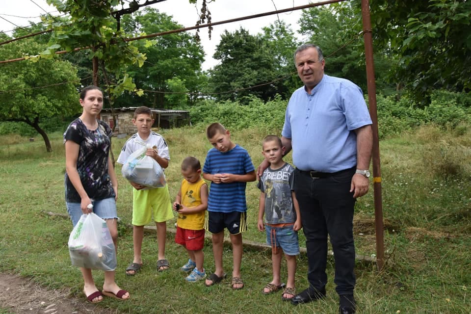 წყალტუბოს მუნიციპალიტეტში საქველმოქმედო აქცია „ვიზრუნოთ ერთმანეთზე“ დაიწყო