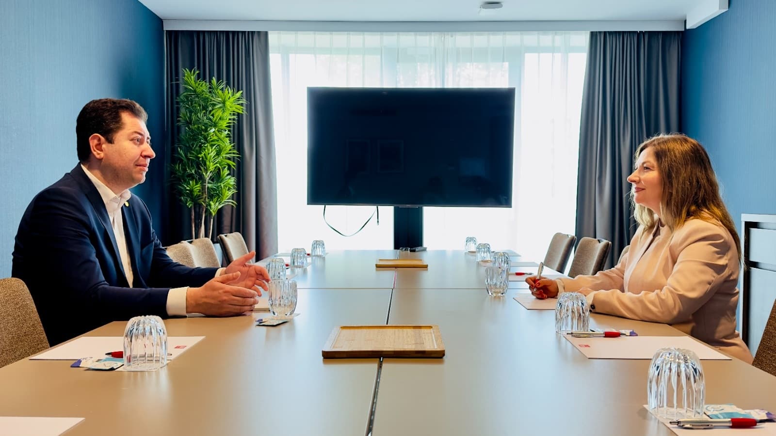 Frontnews image description