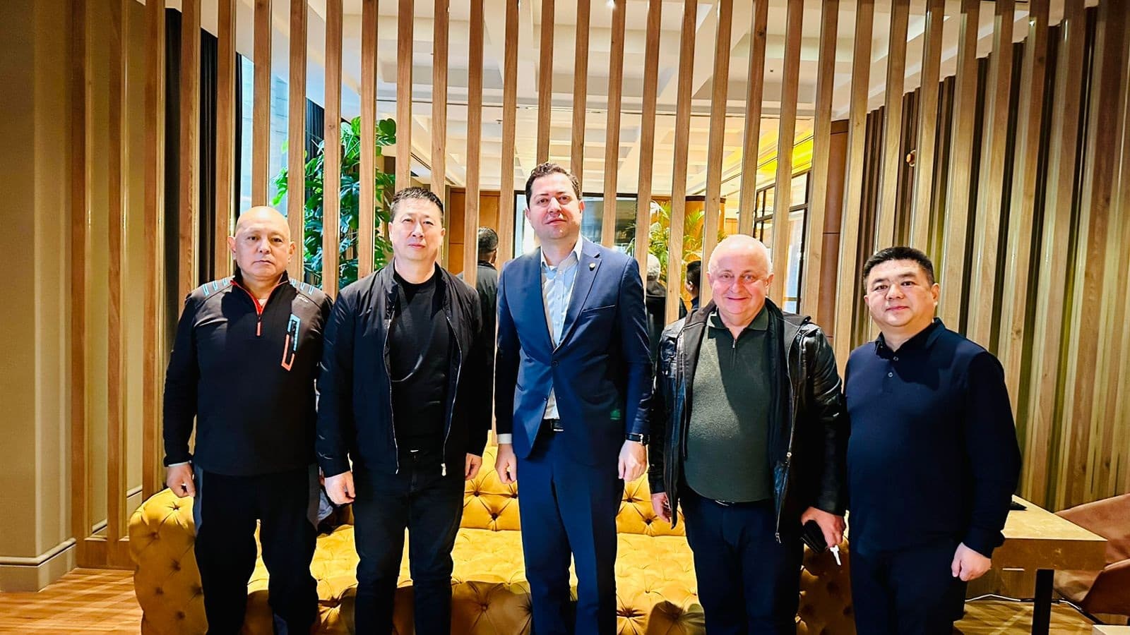 Frontnews image description