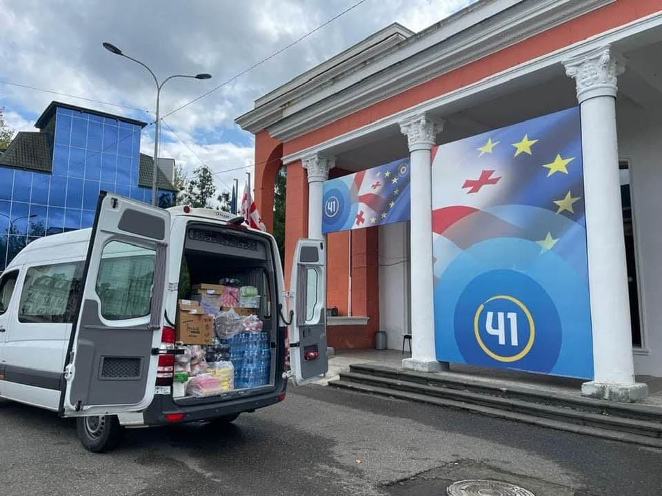 დიტო სამხარაძე – გურიაში სტიქიით დაზარალებულთა დასახმარებლად, “ქართული ოცნების” საოლქო ორგანიზაციებში გროვდება სურსათი და საჭირო ნივთები