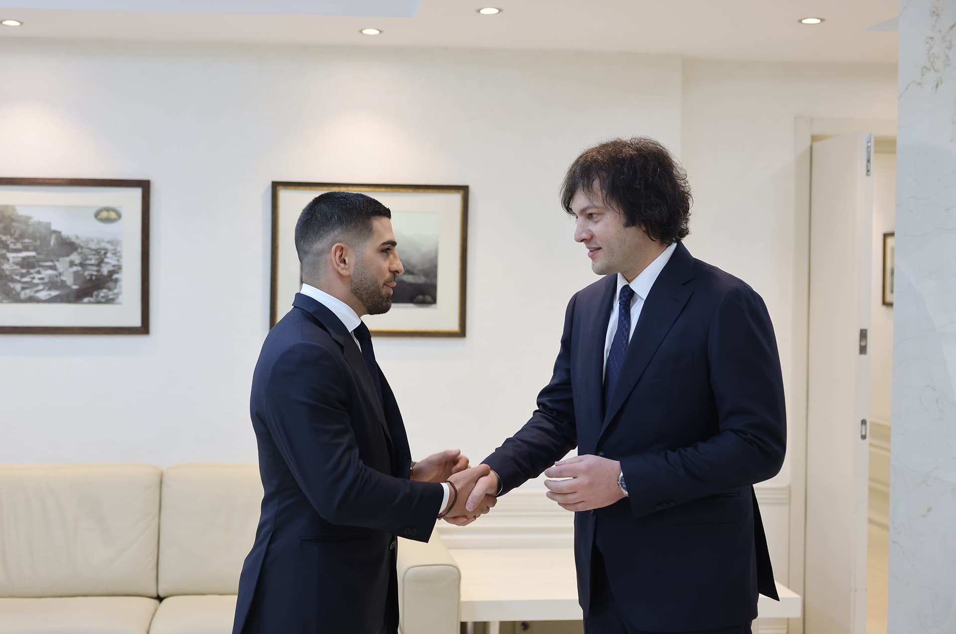 Frontnews image description