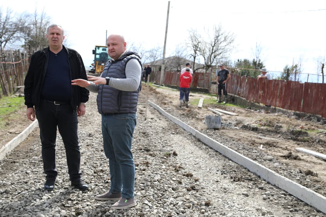 წყალტუბოს მუნიციპალიტეტის მერი საგზაო ინფრასტრუქტურის მოწესრიგებისა და სანიაღვრე სისტემების რეაბილიტაციის პროექტებს გაეცნო