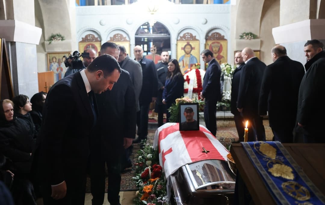 ირაკლი ღარიბაშვილი საგარეჯოში დაღუპული პოლიციელის სამოქალაქო პანაშვიდზე იმყოფებოდა