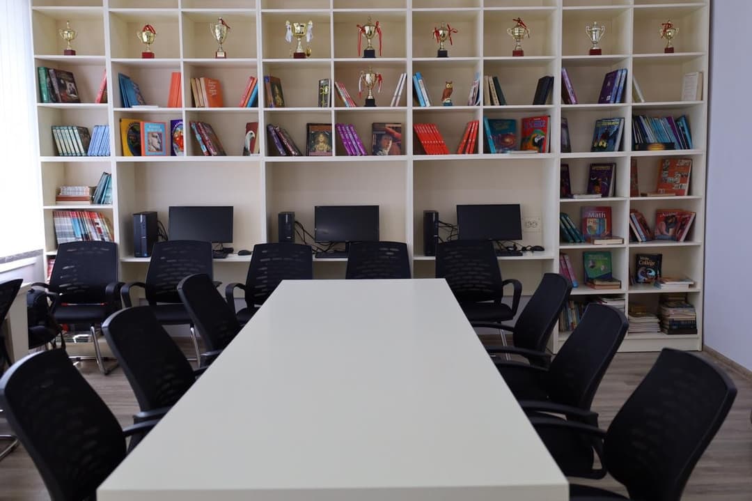 აფხაზეთის №12 საჯარო სკოლაში მობილური საგანმანათლებლო სივრცე გაიხსნა