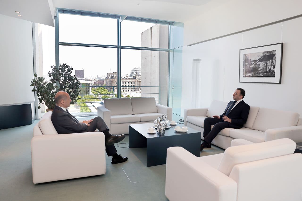 Frontnews image description