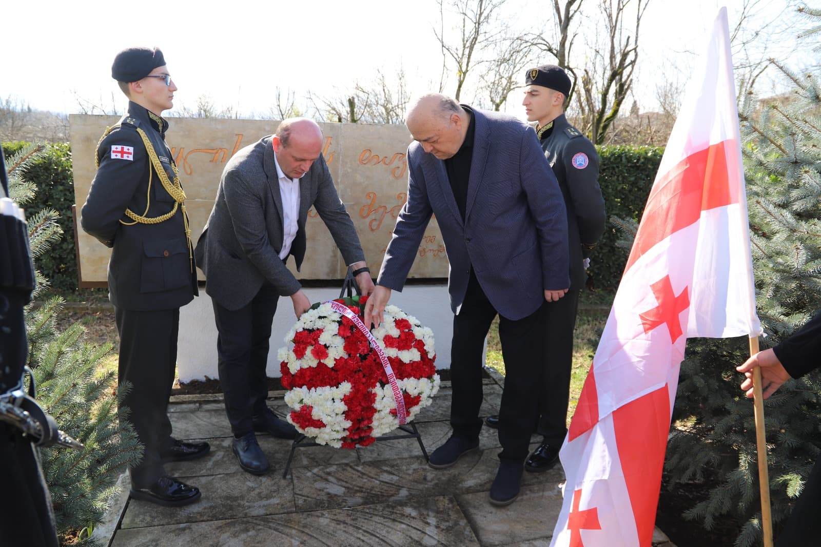 Frontnews image description