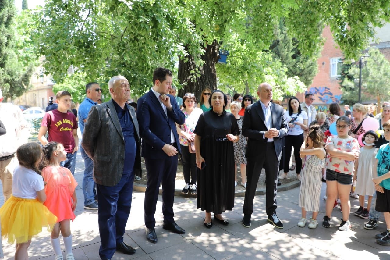 Frontnews image description