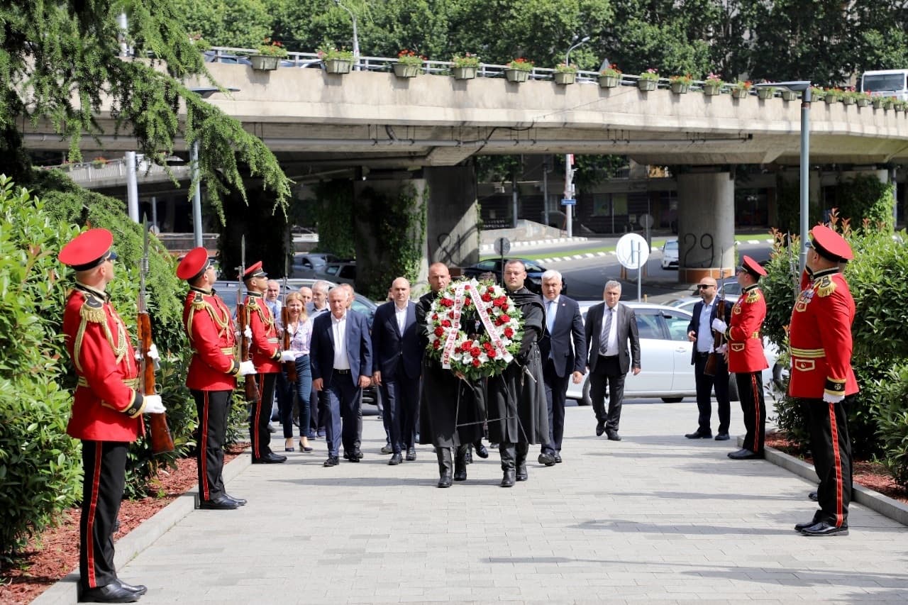 Frontnews image description