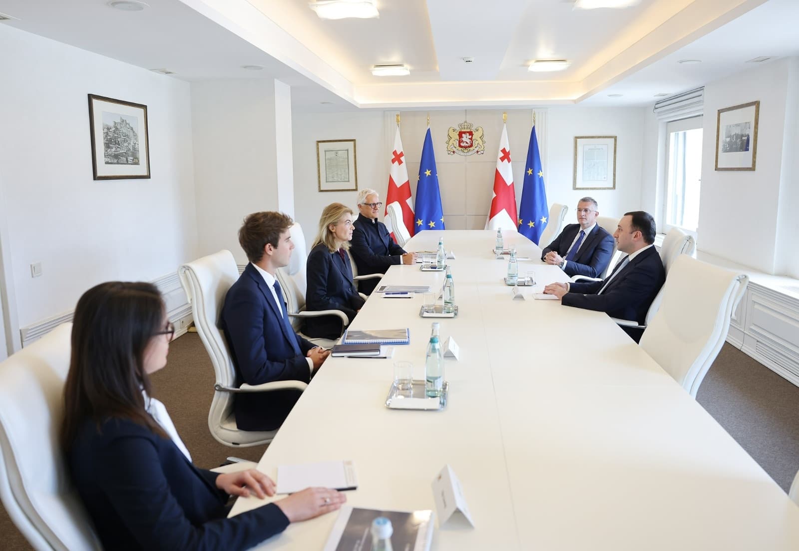 Frontnews image description