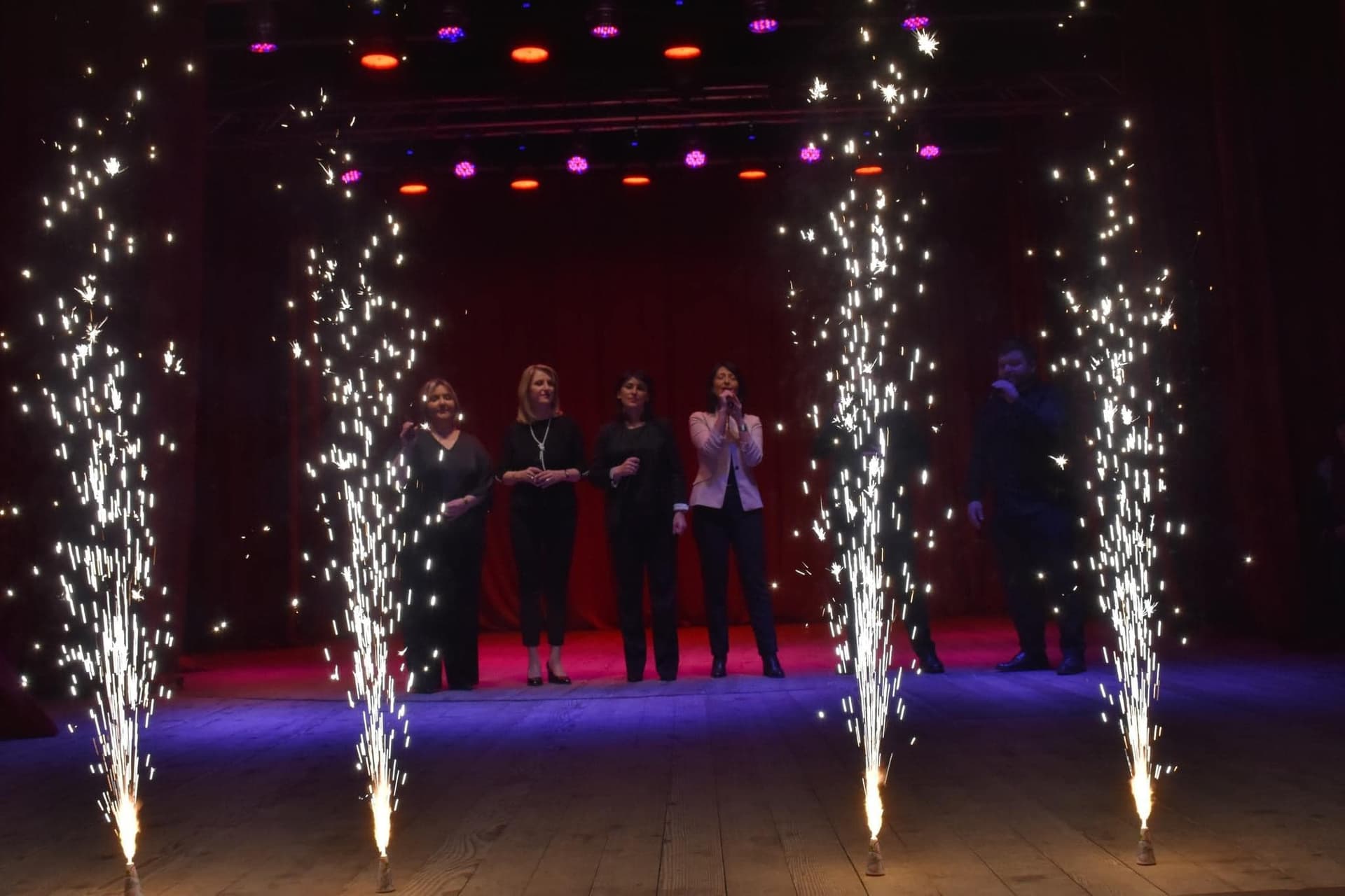 Frontnews image description