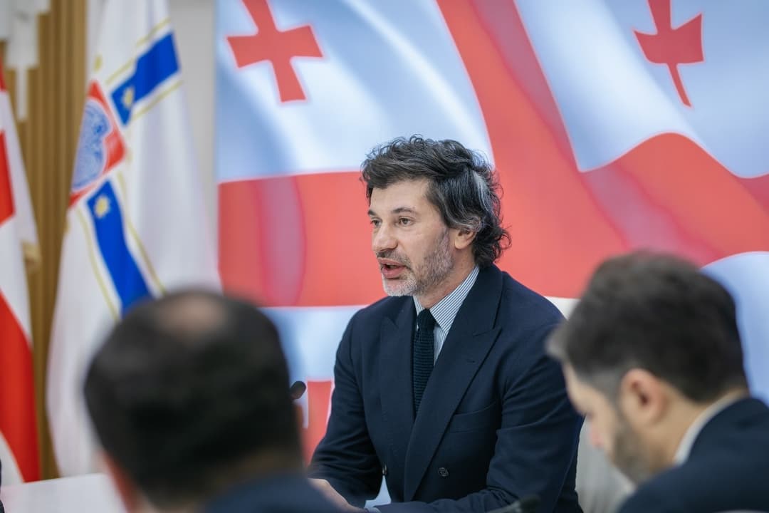 კახა კალაძე – კონკრეტული ევროპარლამენტარები ბრტყელ-ბრტყელი სიტყვებით გველაპარაკებიან, მათ ინტერესში შედის, რომ ეს ყველაფერი იყოს მალული