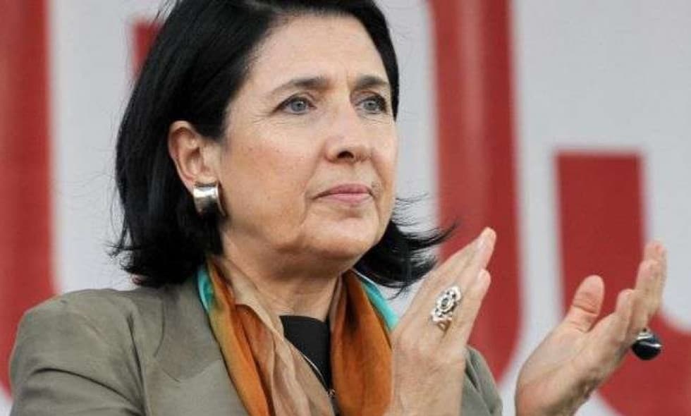 პეტრო პოროშენკო სალომე ზურაბიშვილს საპრეზიდენტო არჩევნებში გამარჯვებას ულოცავს