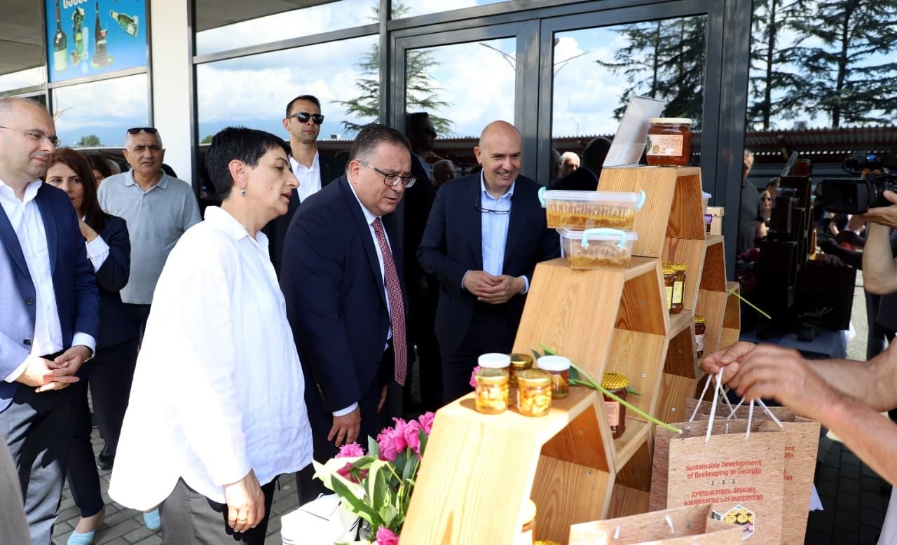 Frontnews image description