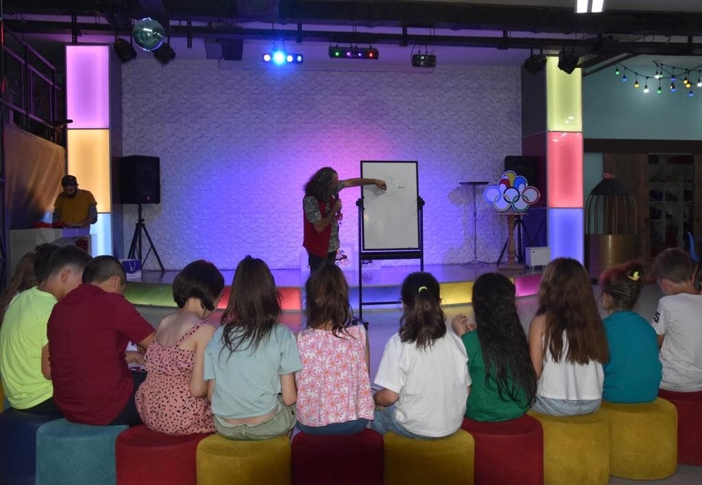 Frontnews image description