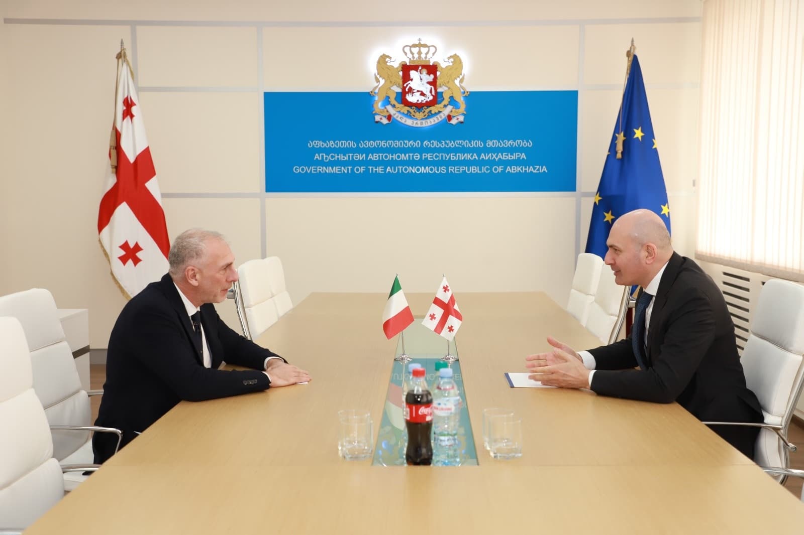 Frontnews image description