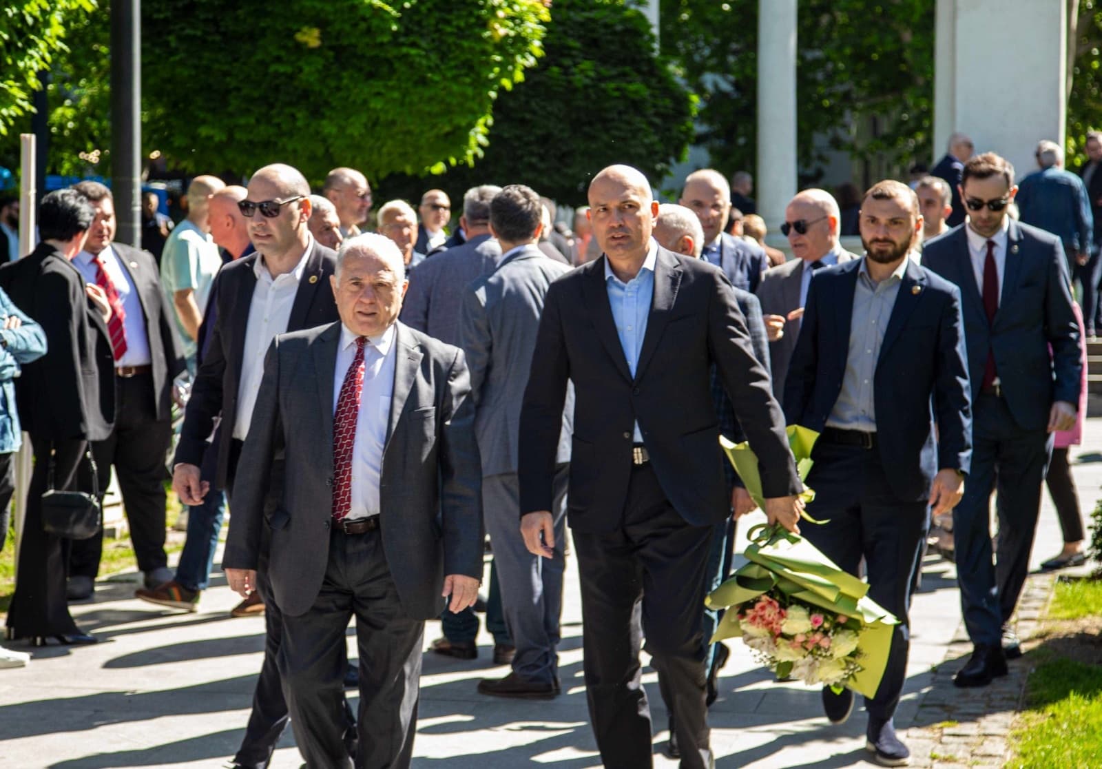 Frontnews image description