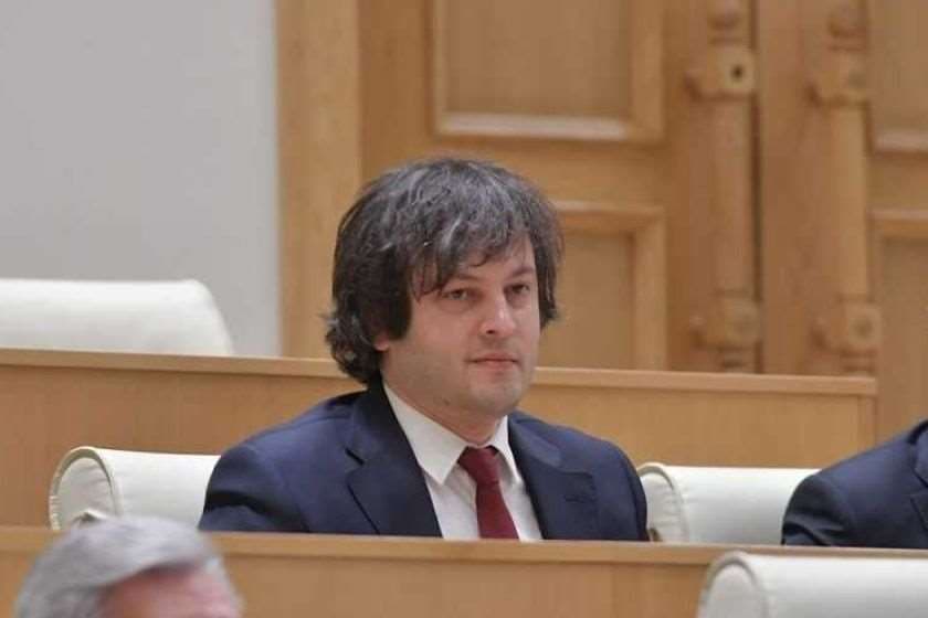 ირაკლი კობახიძე – სააკაშვილს შეუძლია, ცილა მიიღოს, ჭამოს კვერცხი, ხაჭო, რძის პროდუქტებთან ერთად იმდენი ხანი იმგზავრა, ეტყობა, რაღაც განზიდვა აქვს