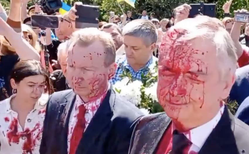 Russian ambassador to Poland splattered by red paint at a WWII memorial
