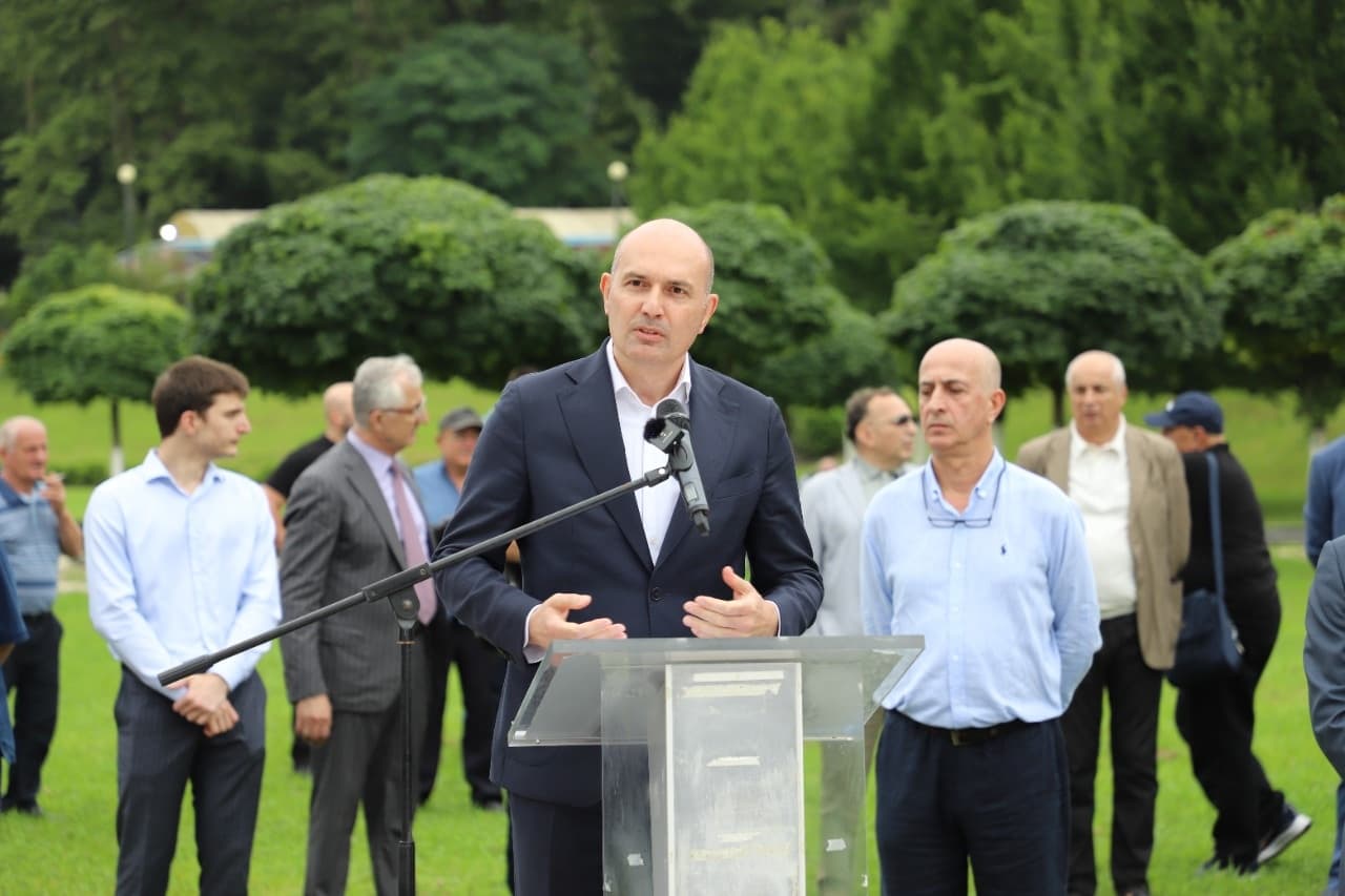 Frontnews image description