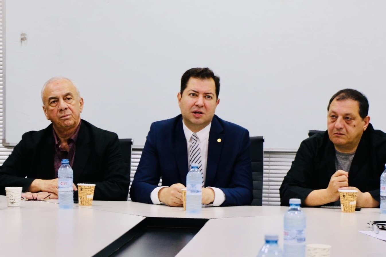 Frontnews image description